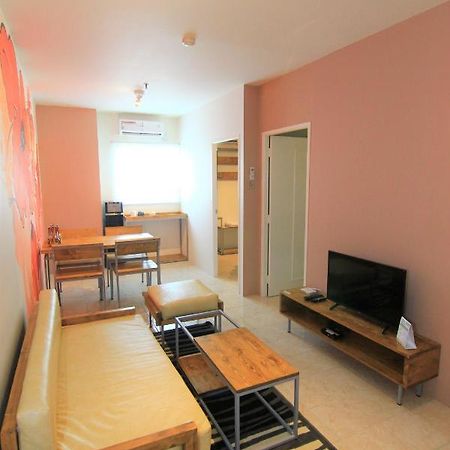 Queen Victoria Apartment Batam Buitenkant foto