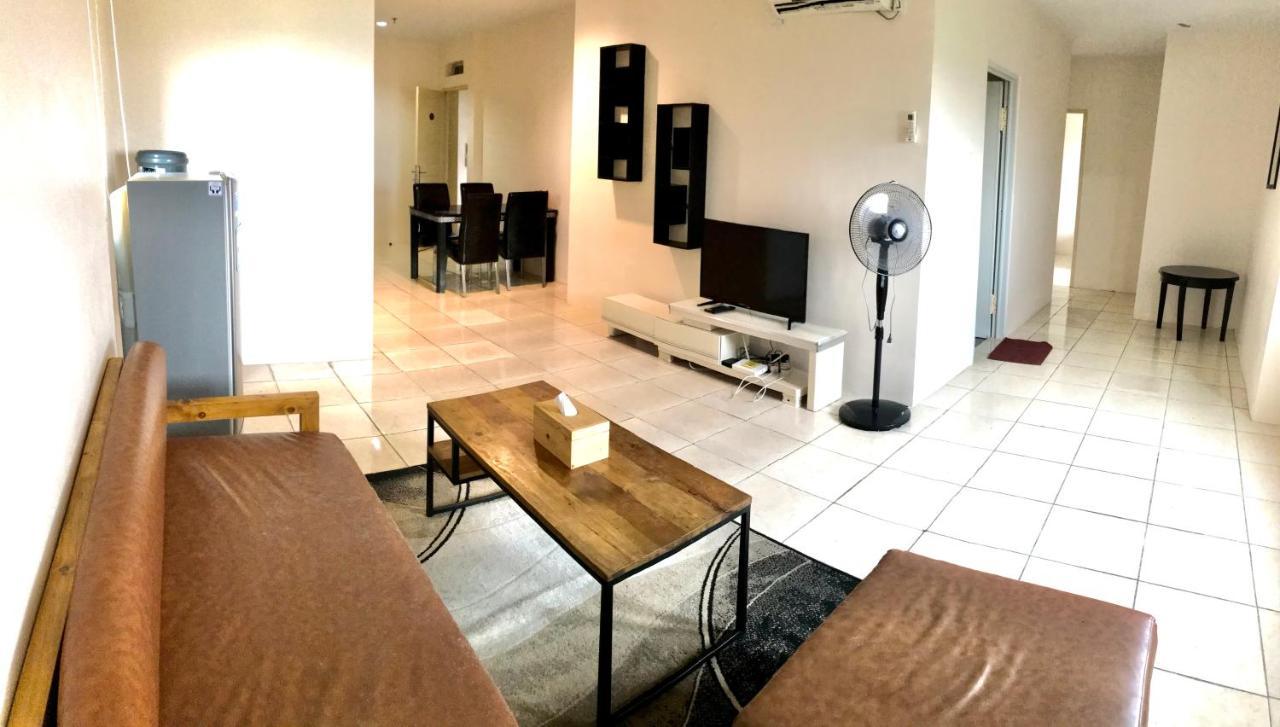 Queen Victoria Apartment Batam Buitenkant foto