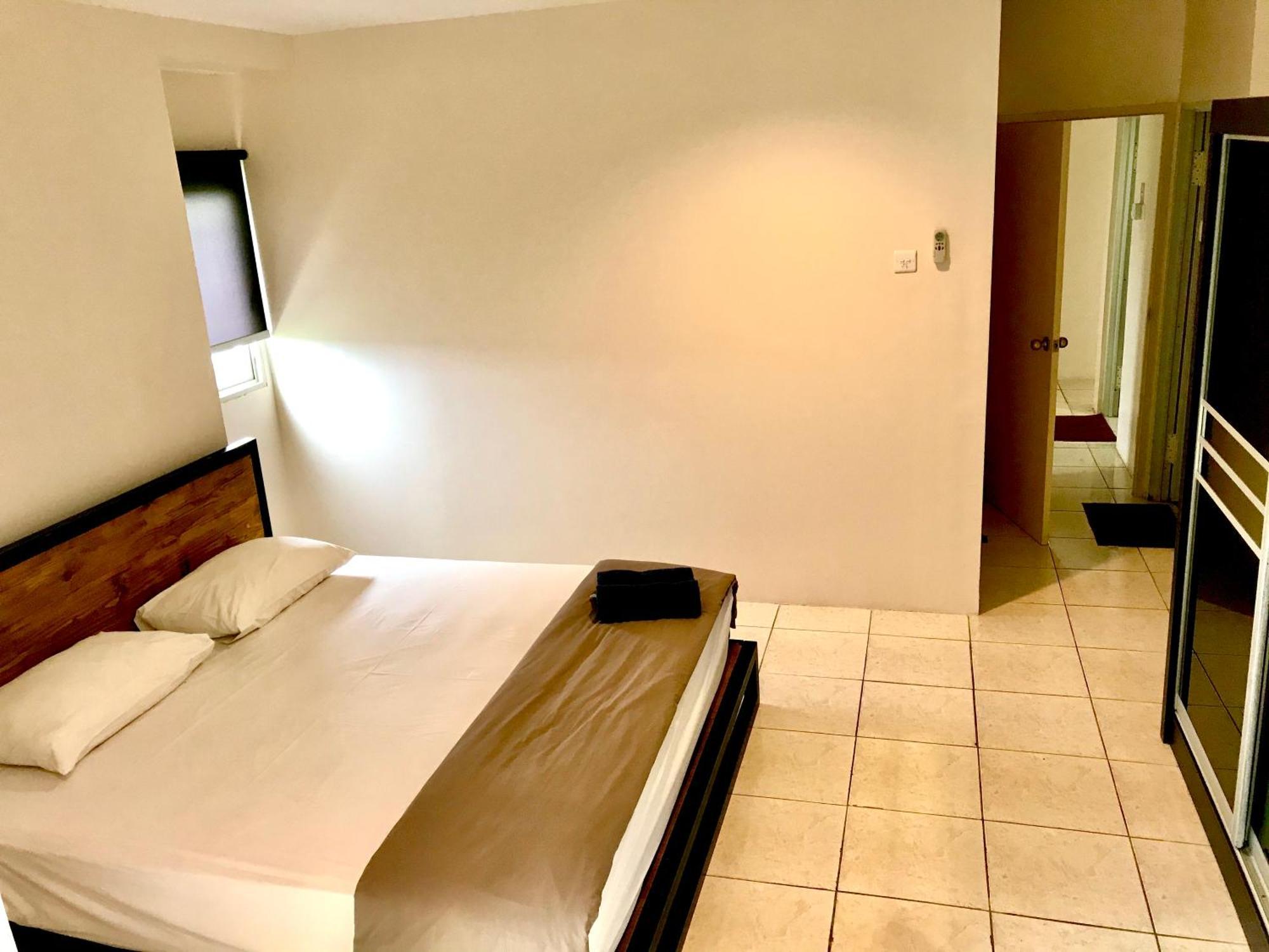 Queen Victoria Apartment Batam Kamer foto