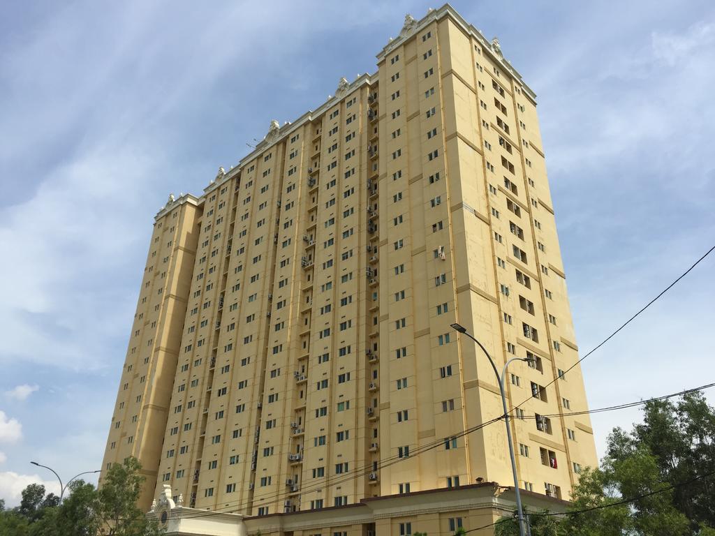 Queen Victoria Apartment Batam Buitenkant foto