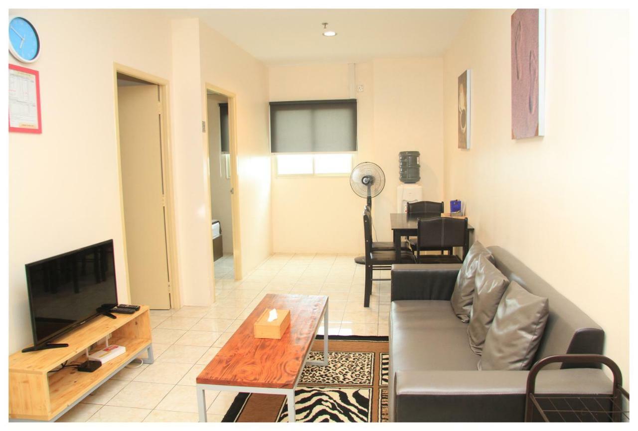Queen Victoria Apartment Batam Buitenkant foto
