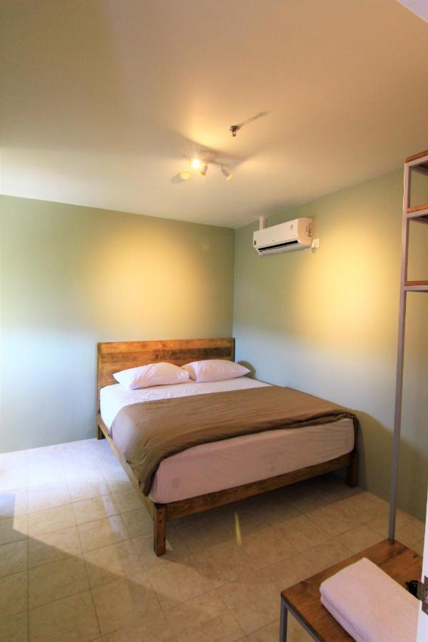Queen Victoria Apartment Batam Buitenkant foto