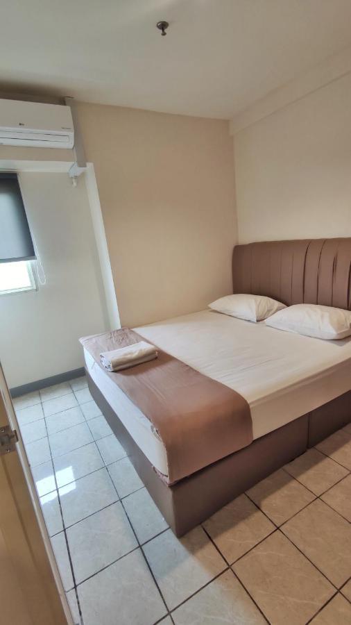 Queen Victoria Apartment Batam Buitenkant foto