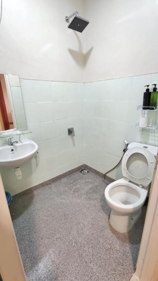 Queen Victoria Apartment Batam Buitenkant foto